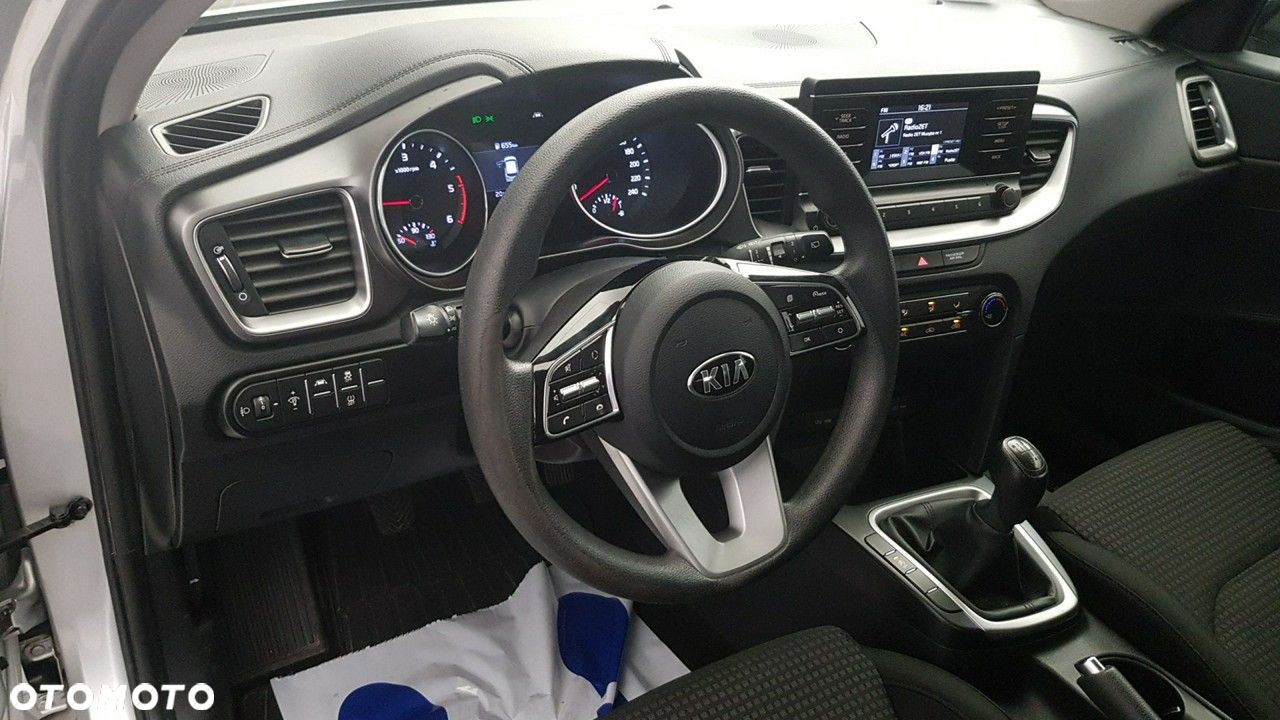 Kia Ceed - 16