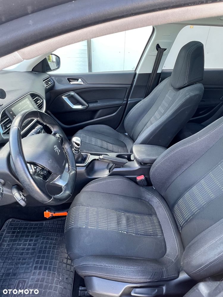 Peugeot 308 1.6 BlueHDi Allure S&S - 9