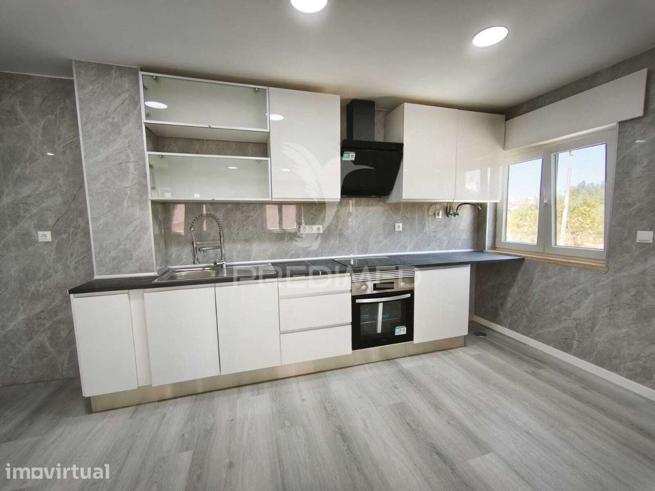 Apartamento T2 Totalmente Remodelado com Arrecadação - Grande imagem: 5/17