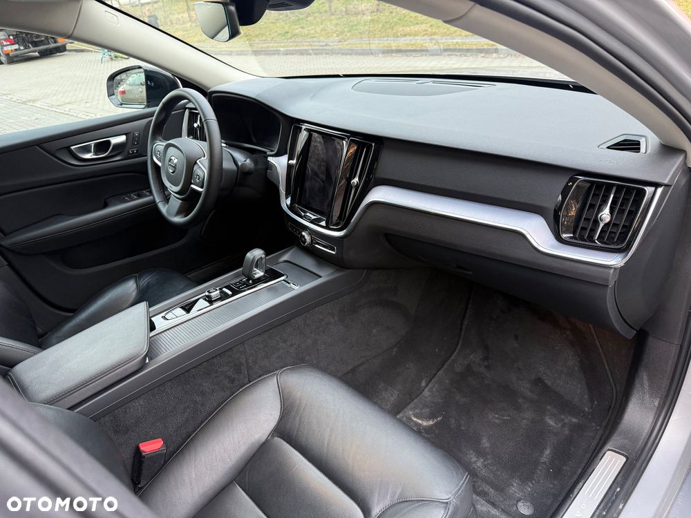 Volvo S60 B5 B AWD Plus Dark - 19