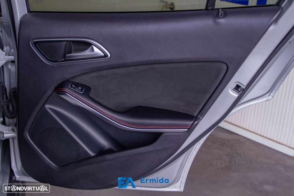 Mercedes-Benz GLA 220 d AMG Line - 36
