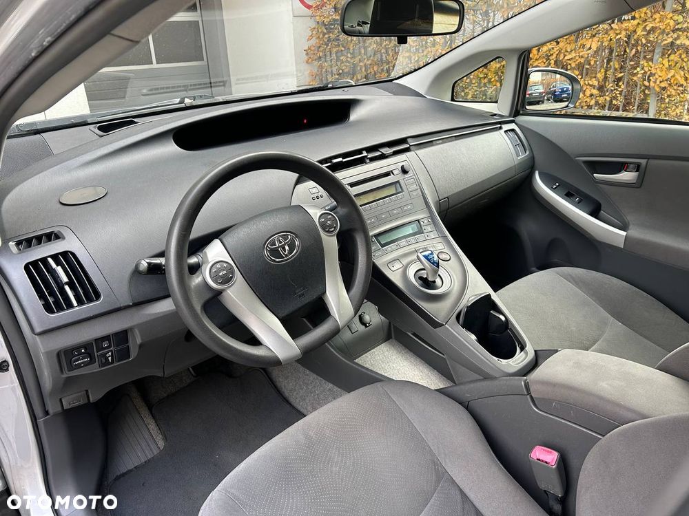 Toyota Prius 1.8 HSD Sol - 3