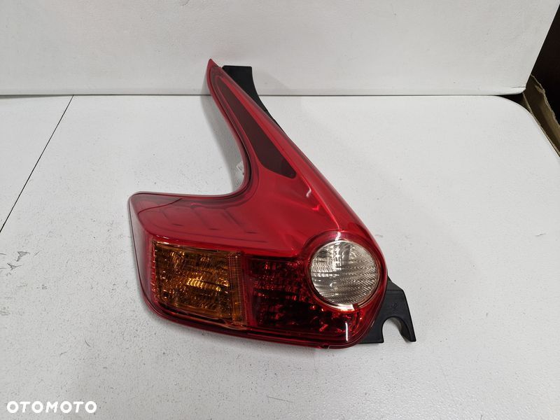 NISSAN JUKE 1 I F15 LAMPA LEWY TYŁ LEWA TYLNA - 1