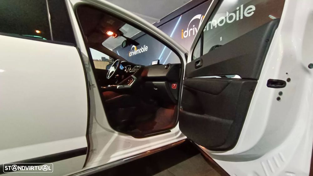 Peugeot 3008 1.2 PureTech Allure - 24