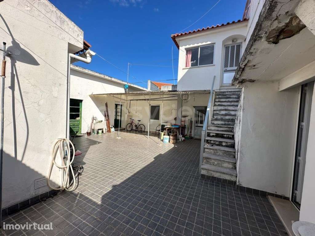 Moradia de 2 andares com loja e pátio - Grande imagem: 2/40