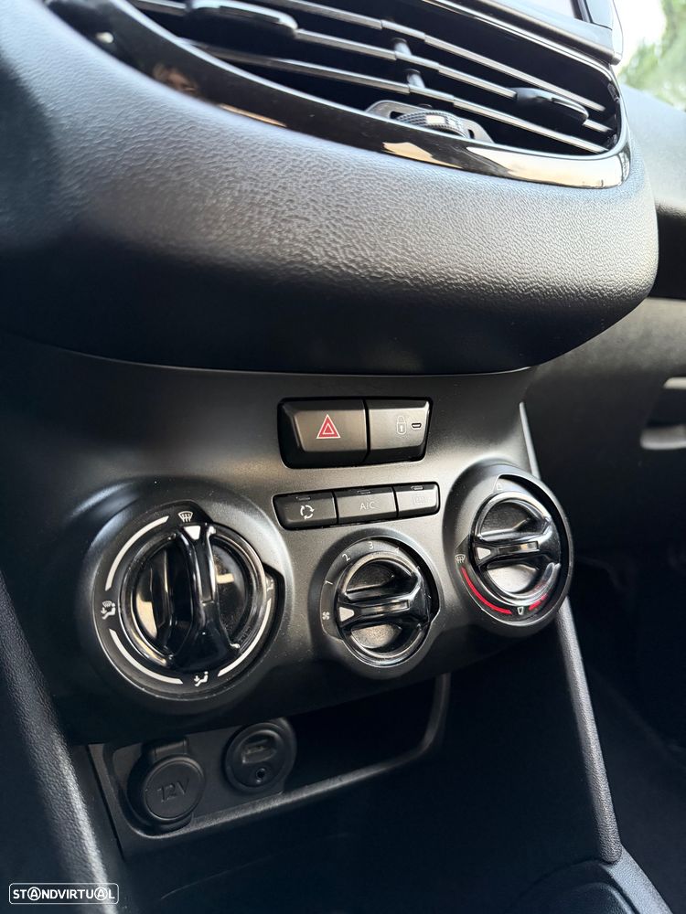 Peugeot 208 1.2 VTi SE Style - 9