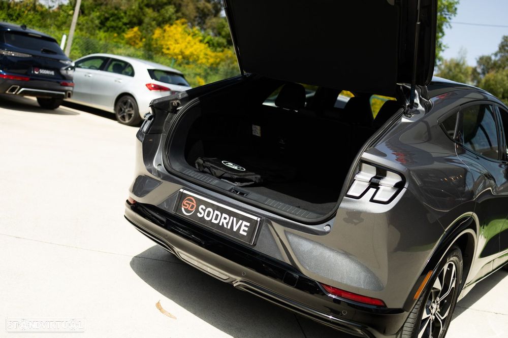 Ford Mustang Mach-E 75.7 kWh Premium AWD - 32