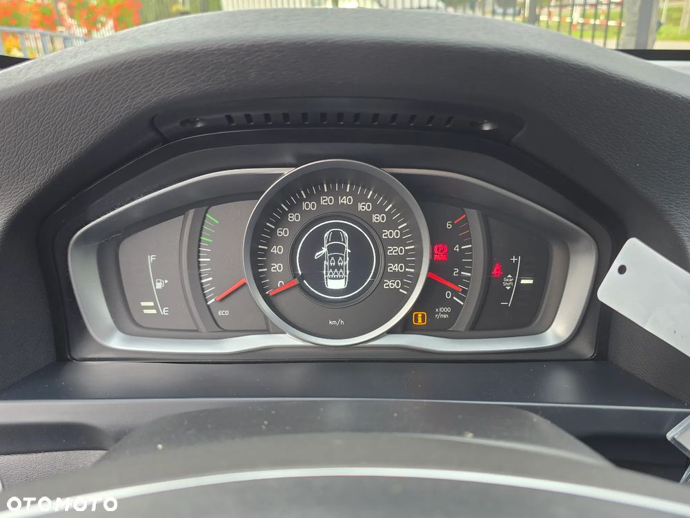 Volvo V60 D4 Summum - 39