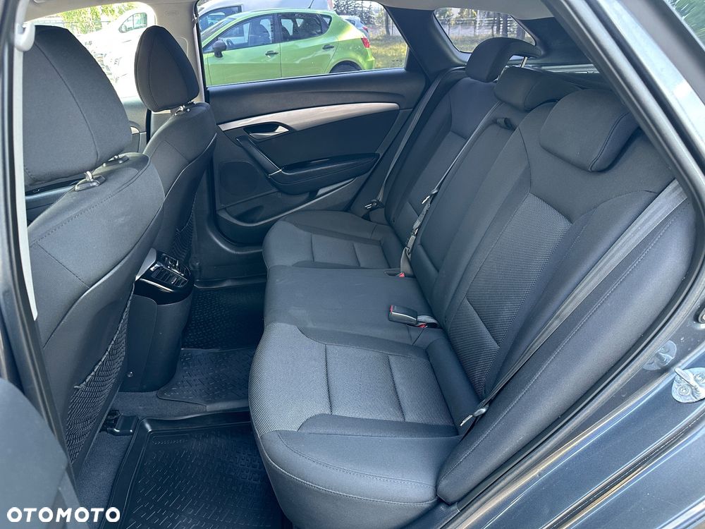 Hyundai i40 Kombi blue 1.6 Family - 18