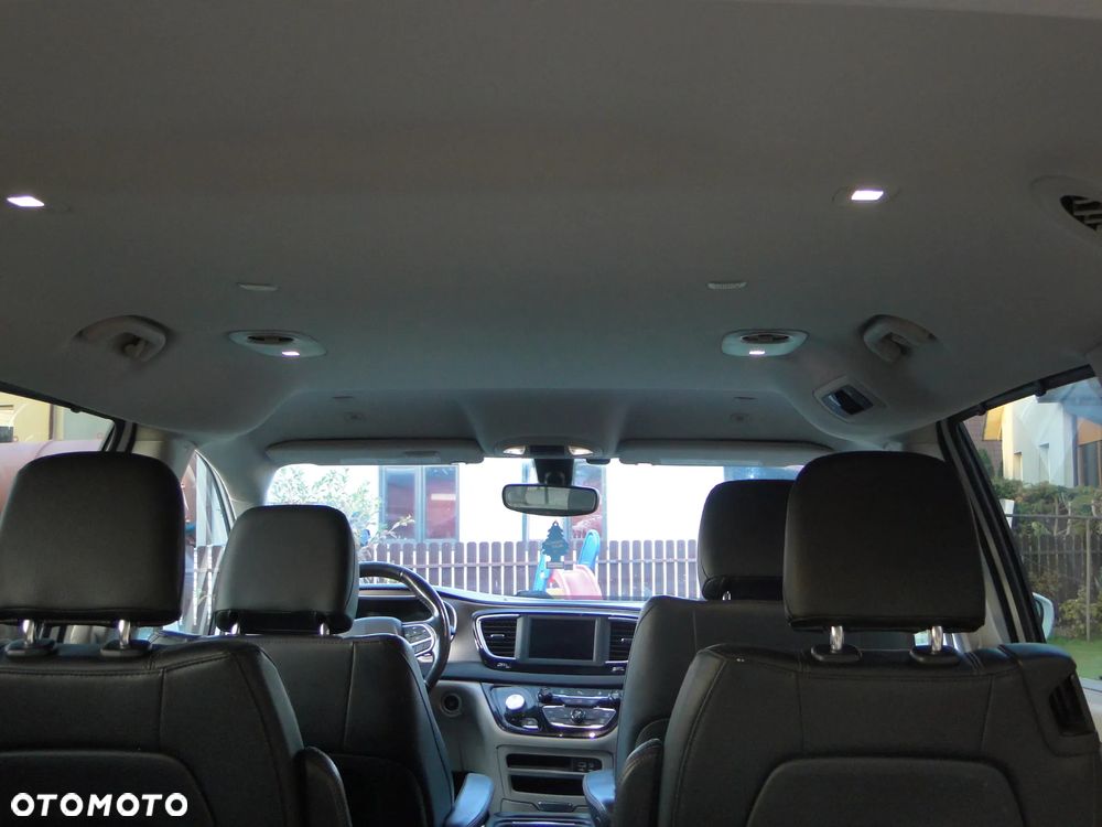 Chrysler Pacifica - 11