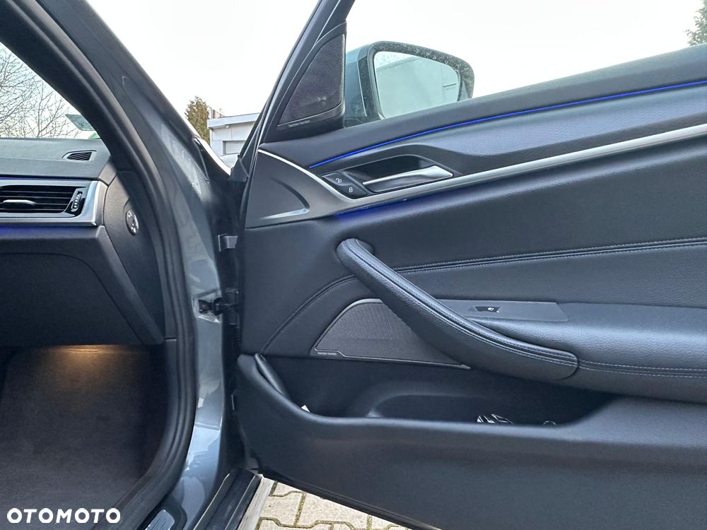 BMW Seria 5 520d xDrive - 12