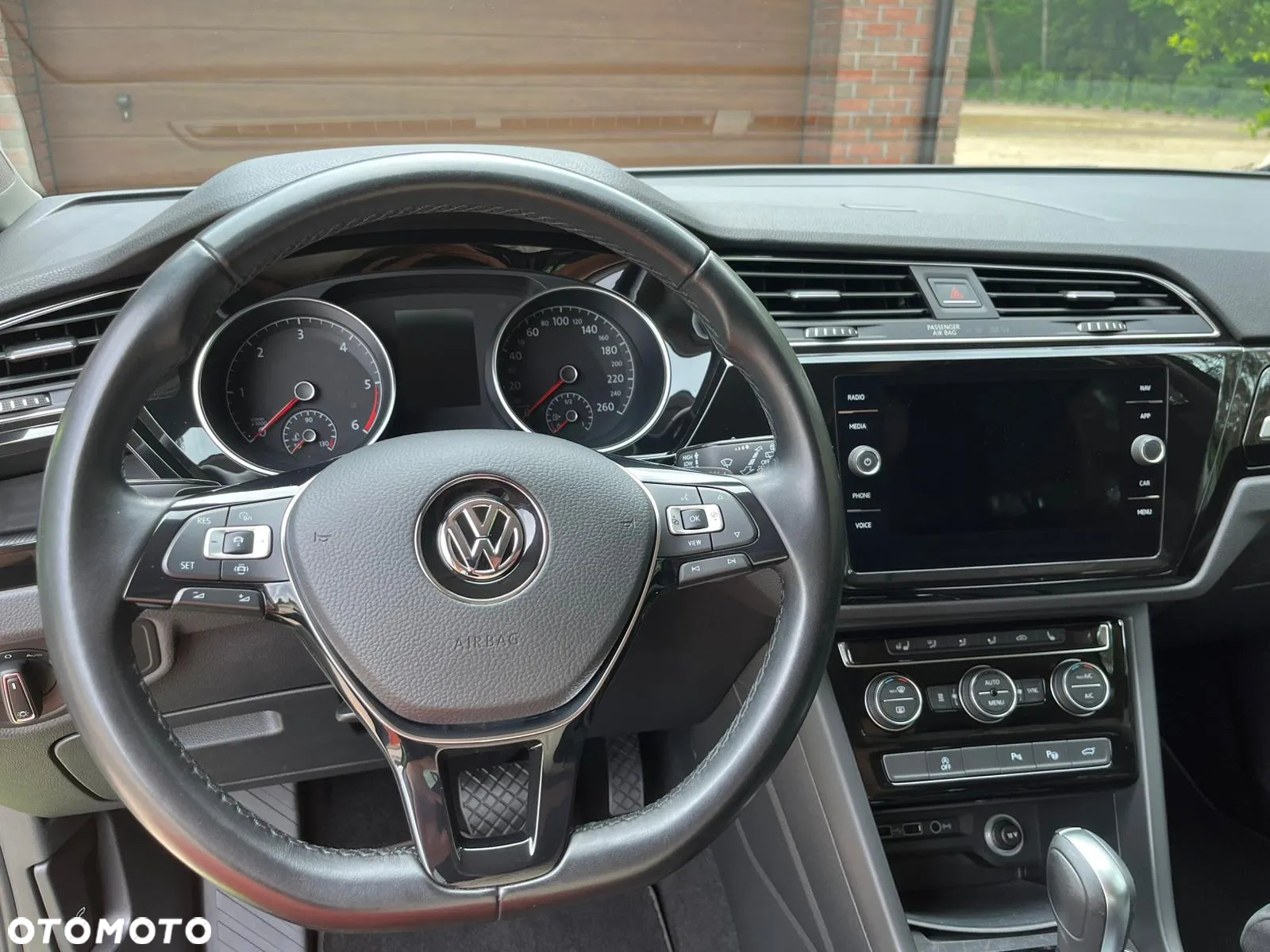 Volkswagen Touran - 8