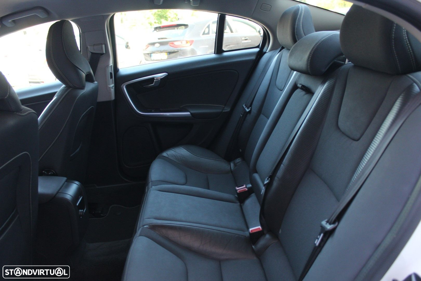 Volvo S60 1.6 D2 R-Design - 21