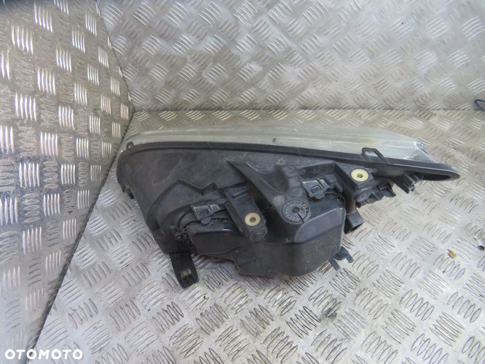 LAMPA PRZEDNIA PRAWA FOCUS II MK2 XENON EU FORD 2004-2008 - 2