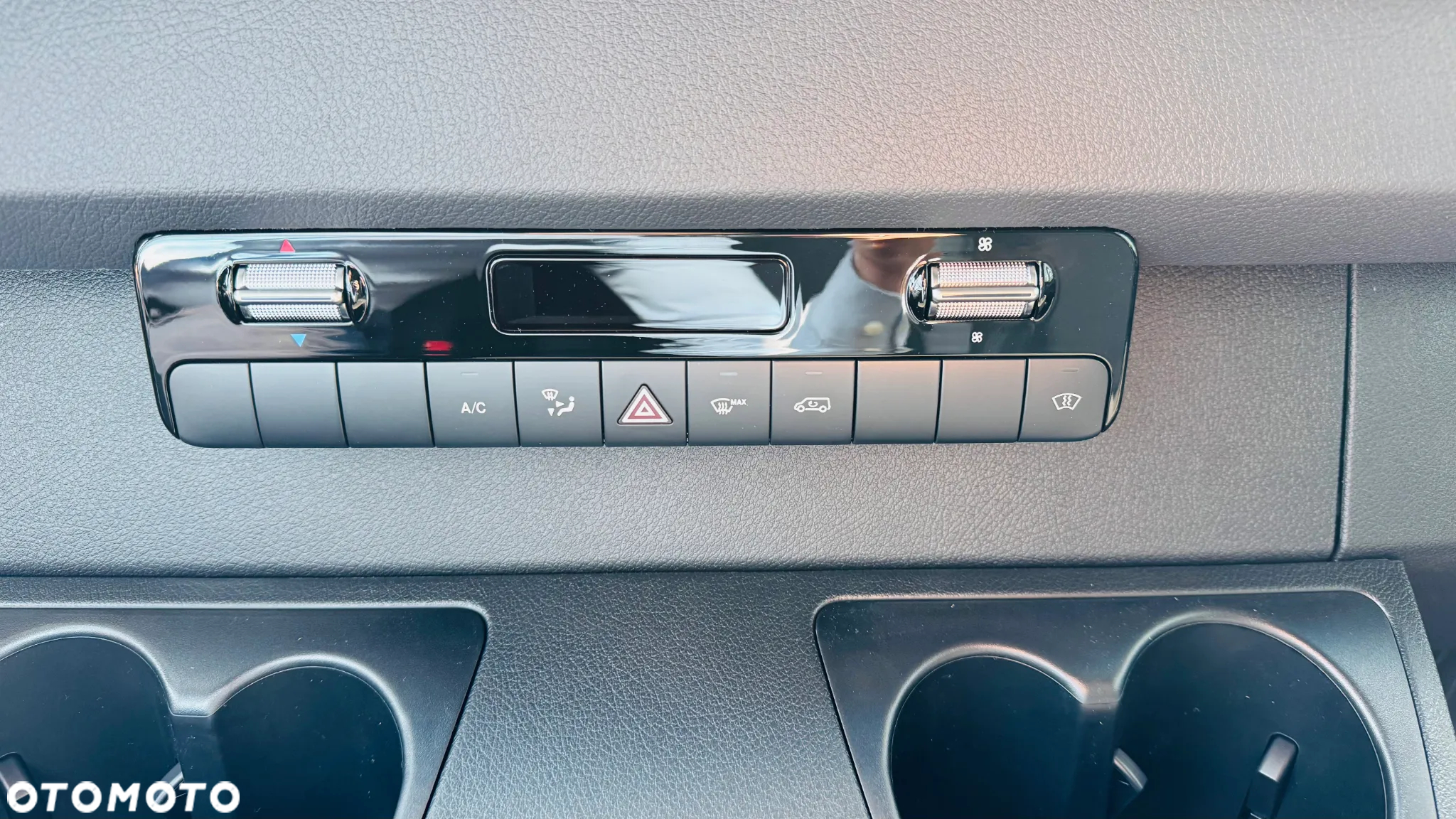Mercedes-Benz Sprinter - 26
