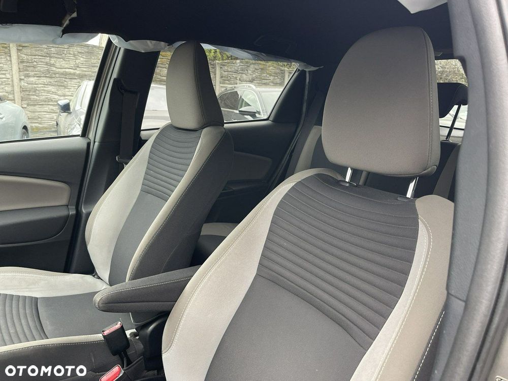 Toyota Yaris Hybrid 100 Selection Passion - 12