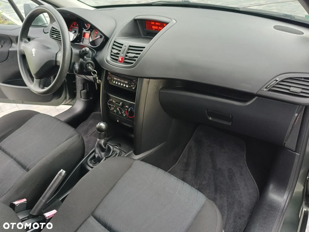 Peugeot 207 - 11