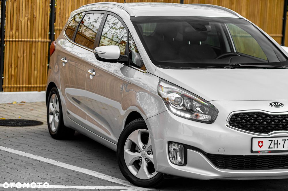 Kia Carens 2015 photo 4