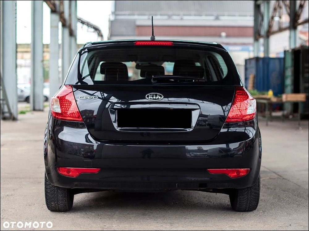 Kia Ceed - 9