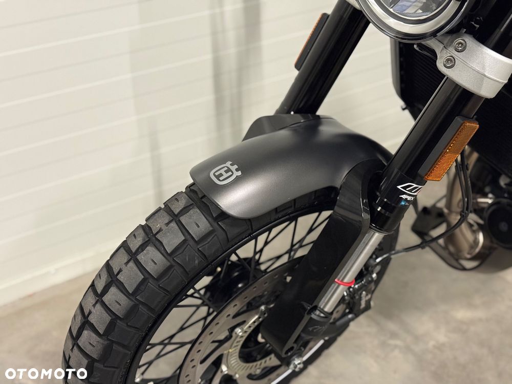 Husqvarna Svartpilen - 23