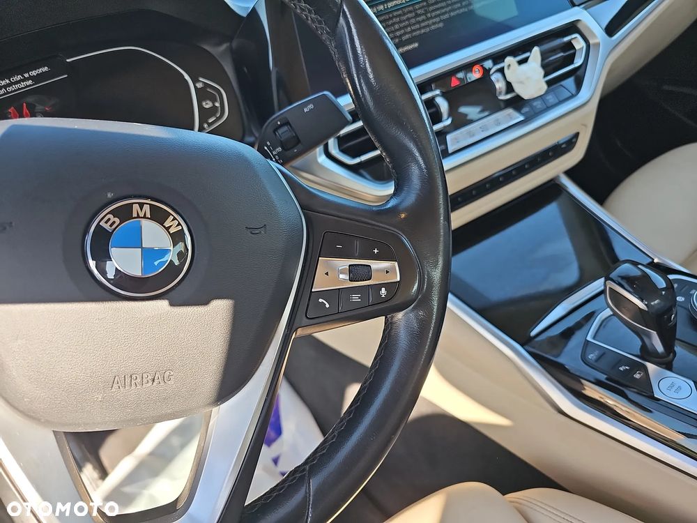 BMW Seria 3 330e Sport Line - 18