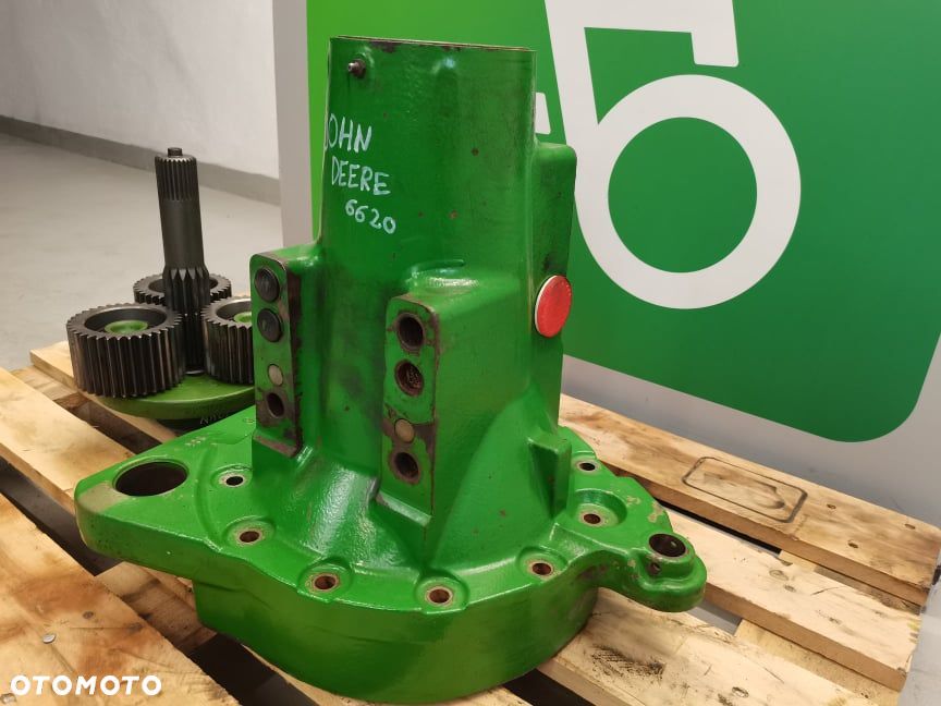 Reduktor  L167037 John Deere 6330 - 8
