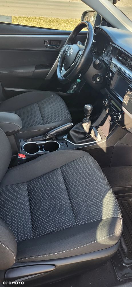 Toyota Corolla 1.6 Premium + - 10