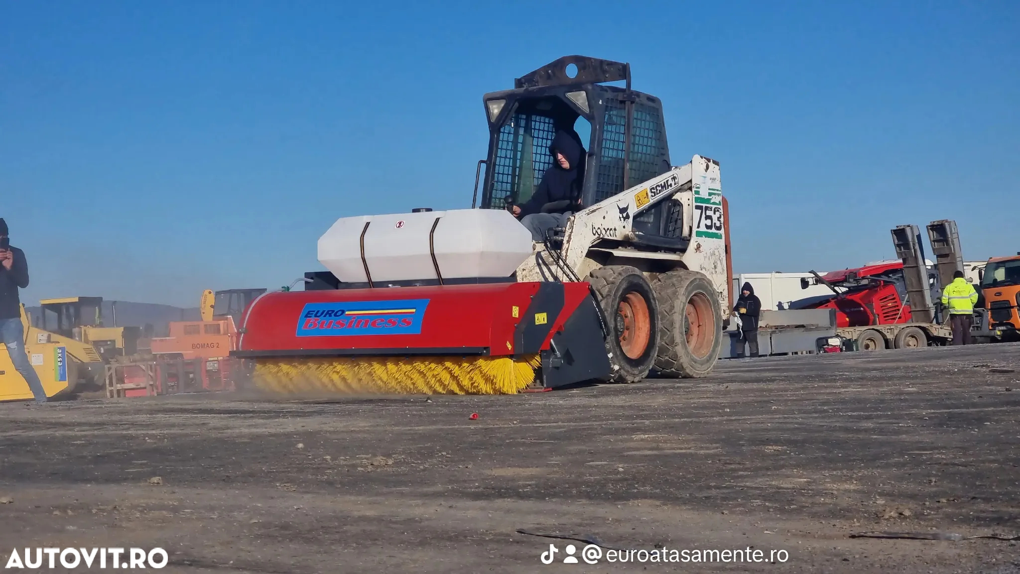 Perie stradala/asfalt mini incarcator BOBCAT KOMATSU - 2