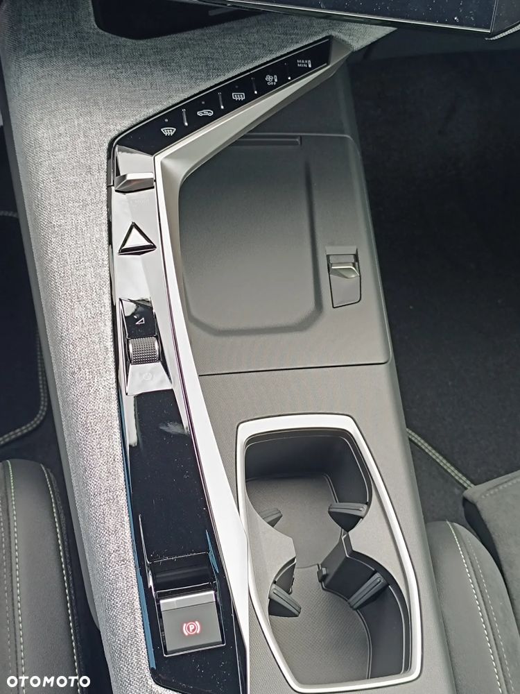 Peugeot 3008 1.2 PureTech mHEV GT e-DCS6 - 19