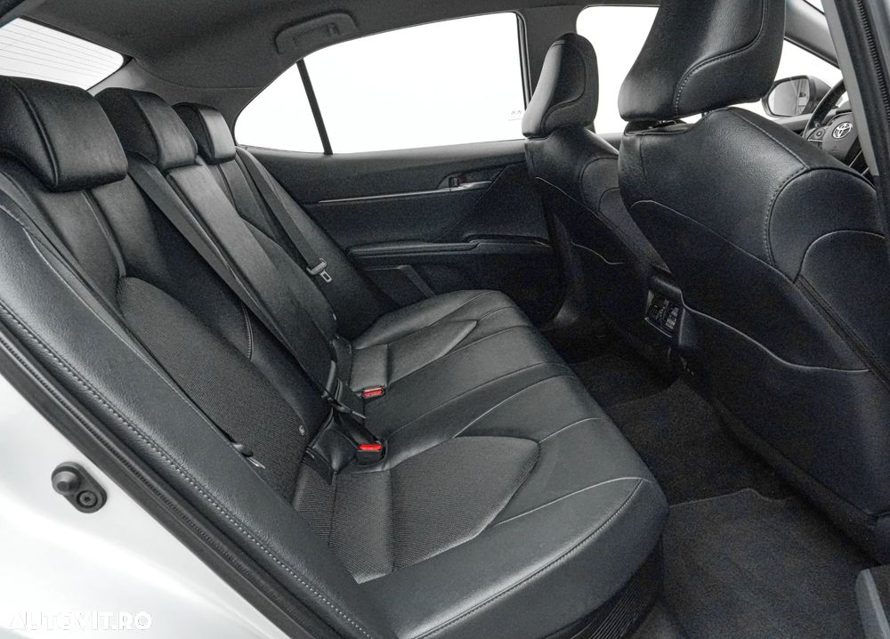 Toyota Camry 2.5 Dynamic - 17