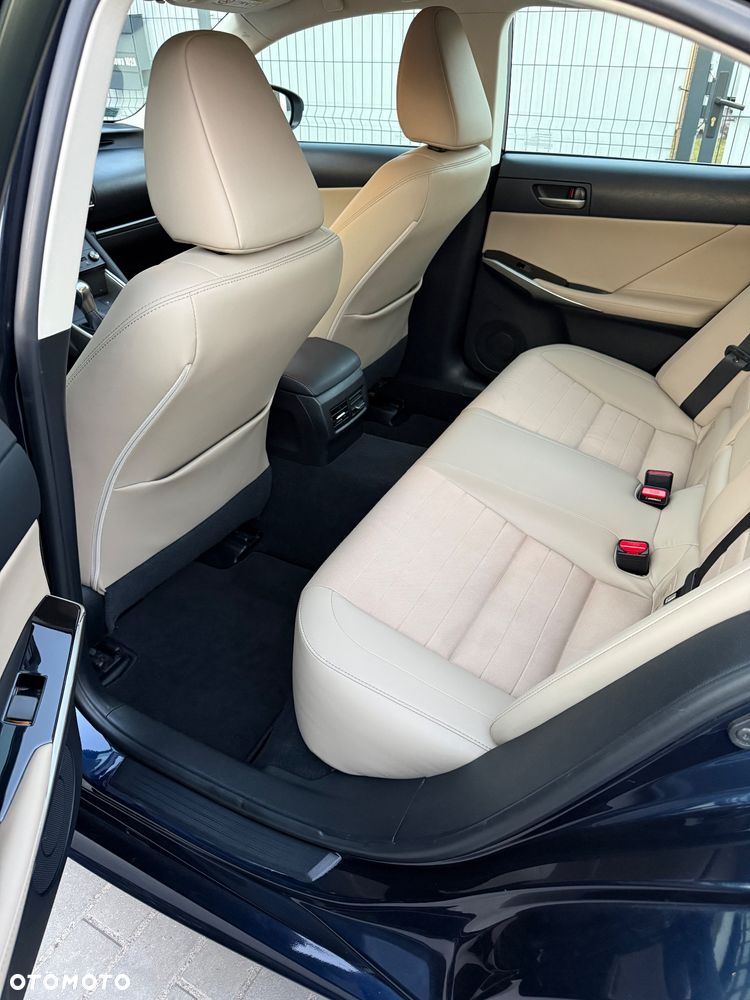 Lexus IS 200t Elegance - 2