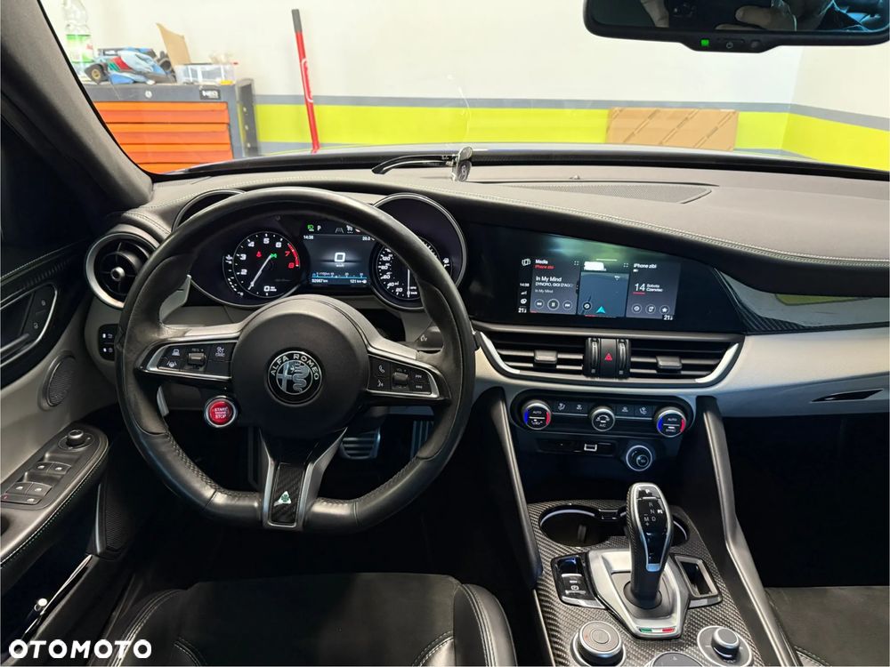 Alfa Romeo Giulia 2.9 V6 Bi-Turbo AT8 Quadrifoglio - 12