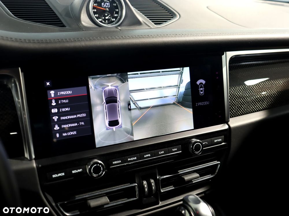 Porsche Macan Turbo - 28