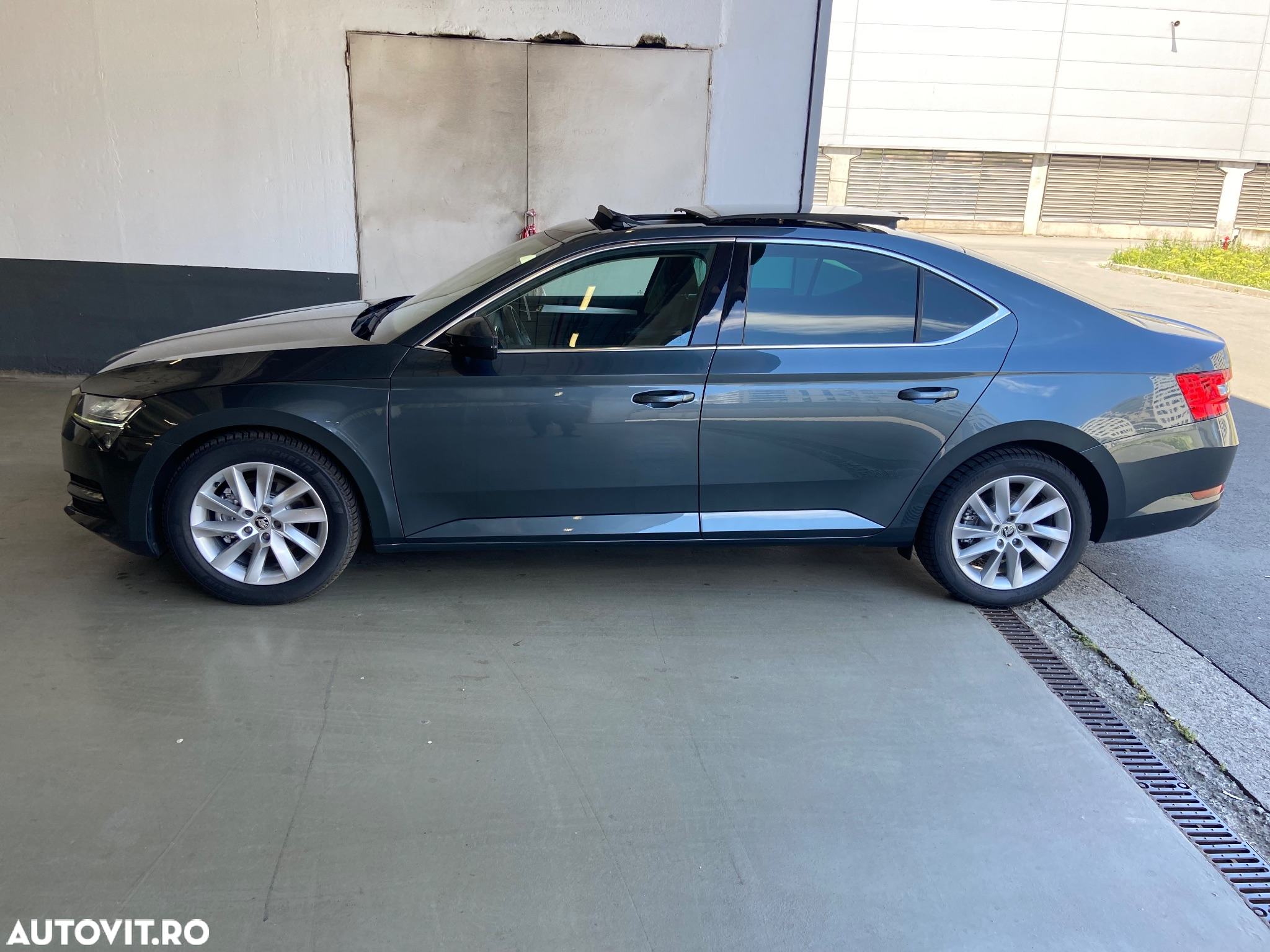Skoda Superb 2.0 TDI DSG Premium Edition - 15
