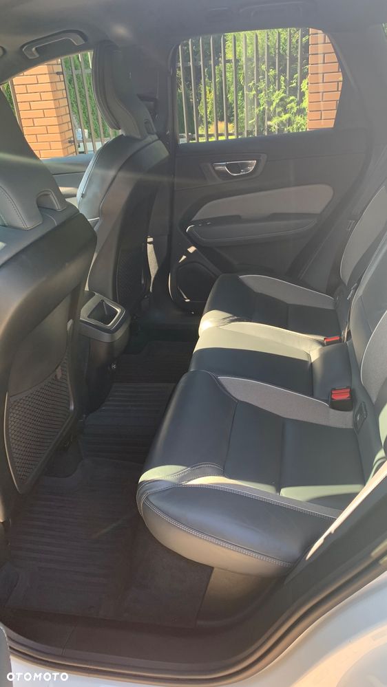 Volvo XC 60 T5 AWD R-Design - 10