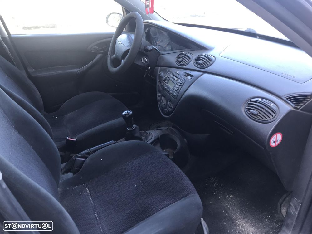 Ford Focus 1.4 16V 5P 2000  - Para Peças - 9