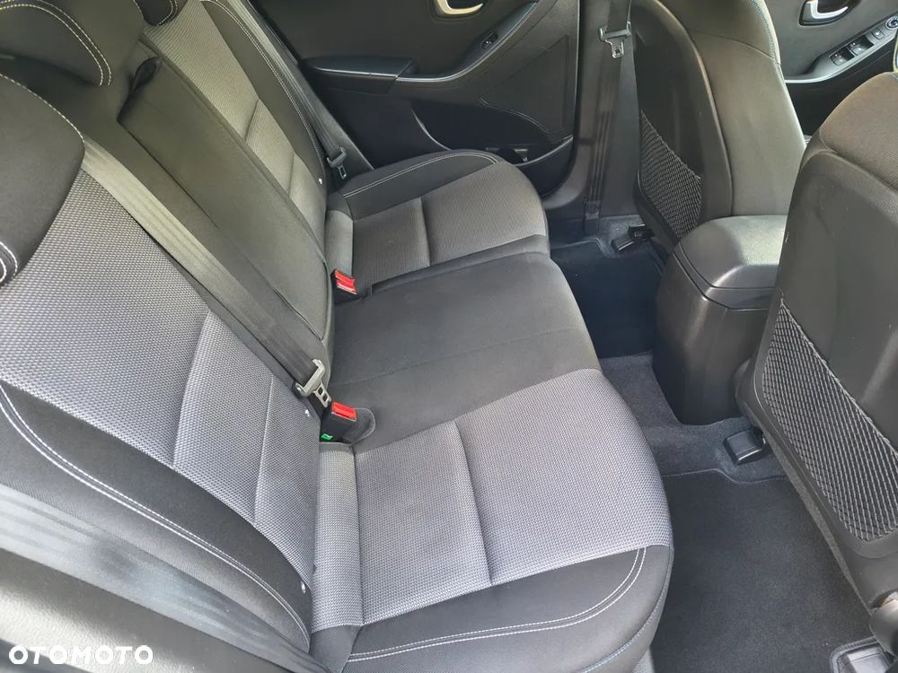 Hyundai i30 blue Kombi 1.4 Passion - 23