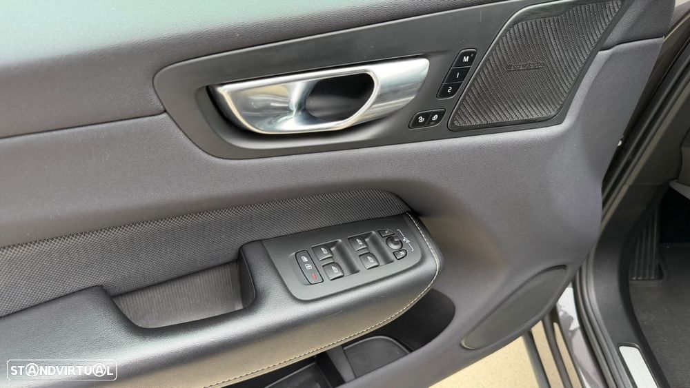 Volvo XC 60 T6 AWD Recharge Plus Dark - 31
