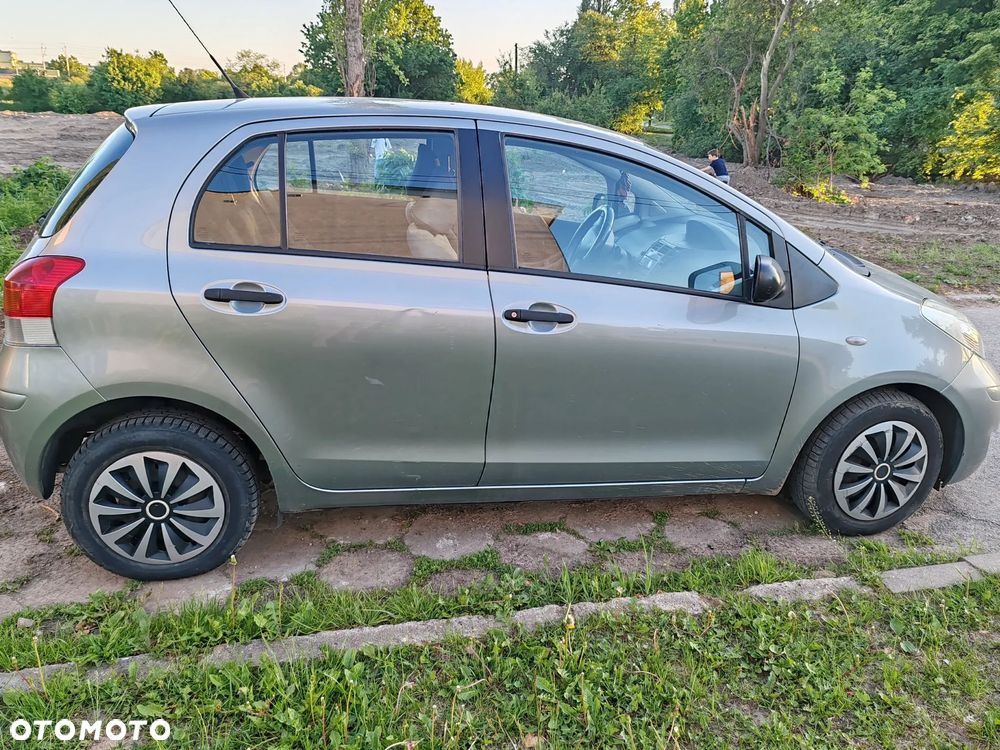 Toyota Yaris 1.0 Luna - 4