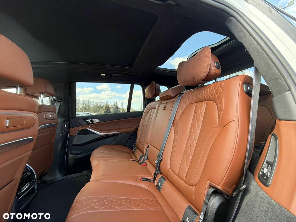 BMW X7 - 25