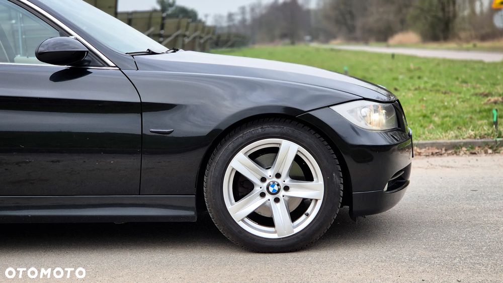 BMW Seria 3 325i Edition Sport - 10