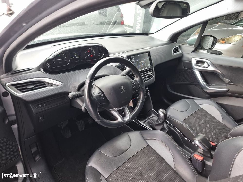 Peugeot 2008 1.2 PureTech Allure - 4