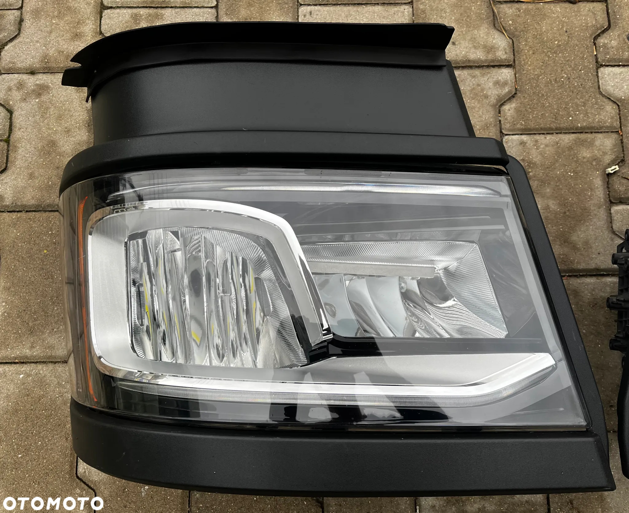 LAMPA REFLEKTOR SCANIA LED R S 2674390 2674391 - 3
