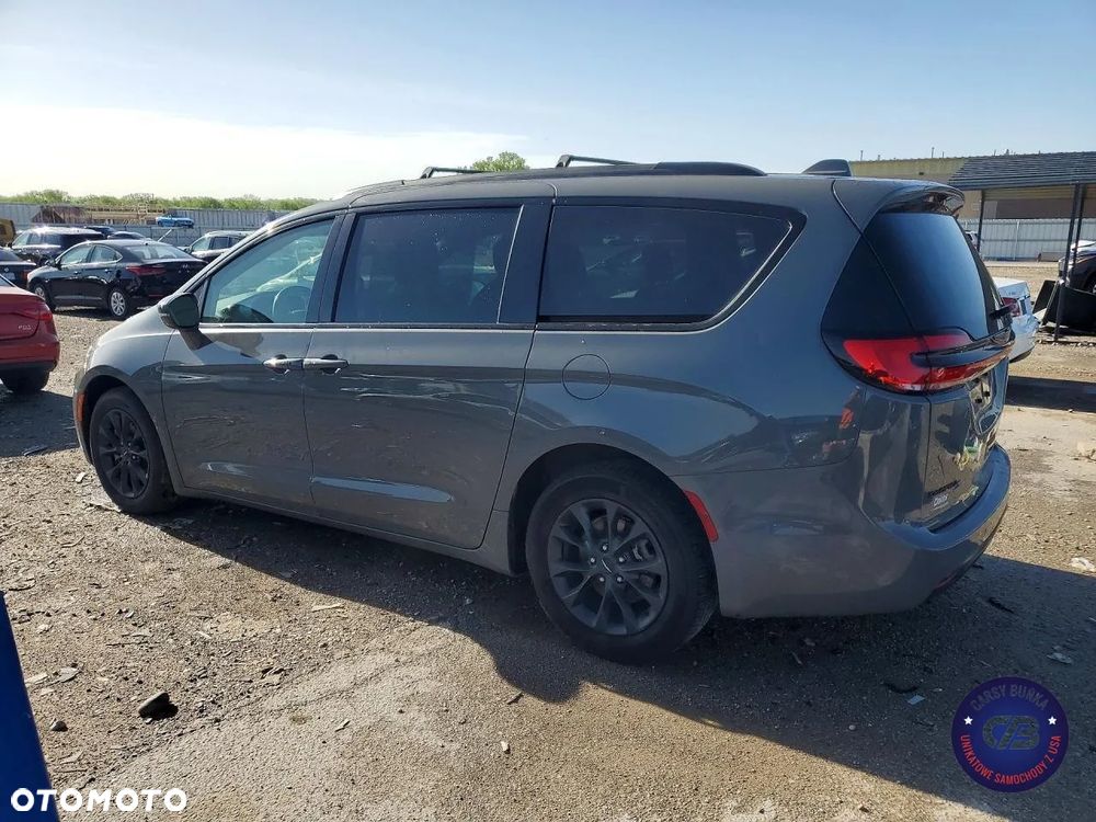 Chrysler Pacifica - 5