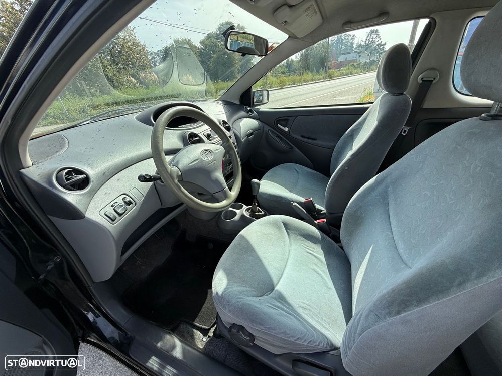 Toyota Yaris 1.0 Base C/Radio - 11