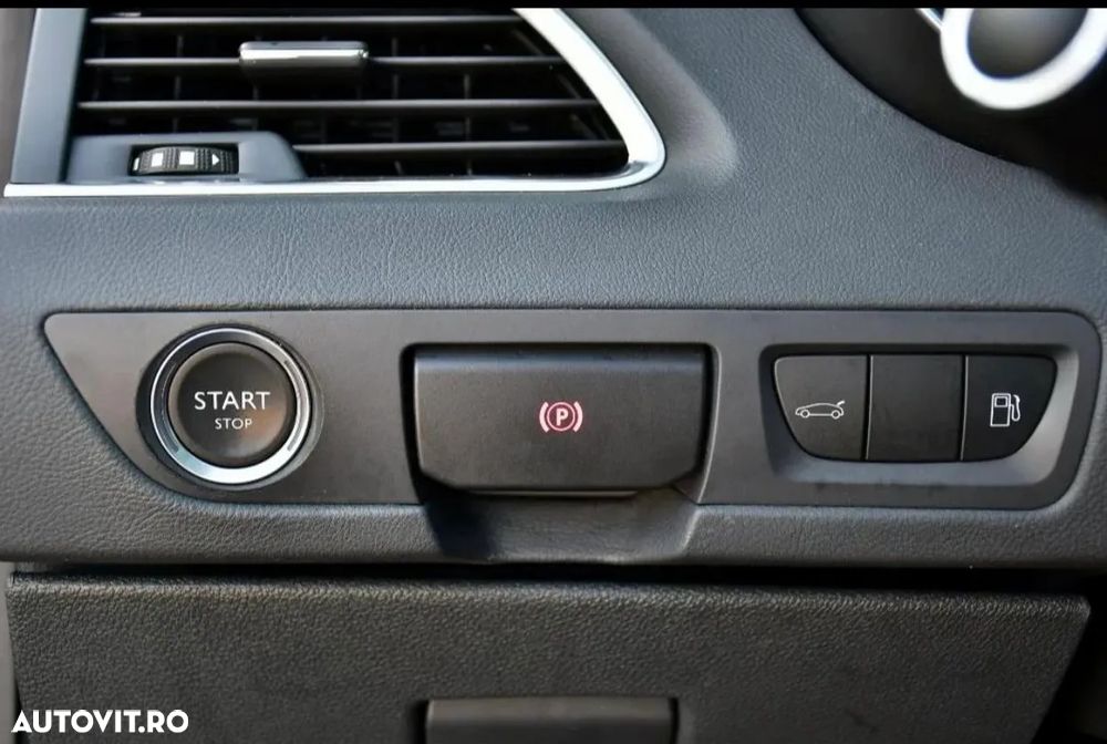 Peugeot 508 RXH Hybrid4 - 12