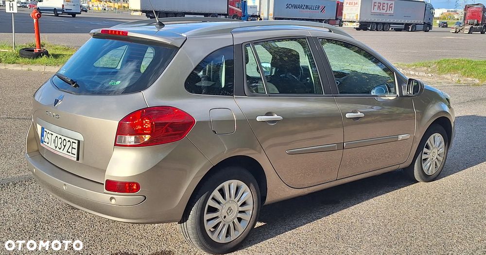 Renault Clio - 9