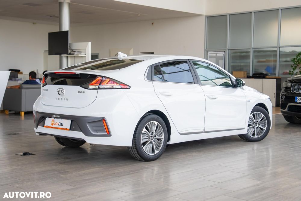 Hyundai IONIQ - 11