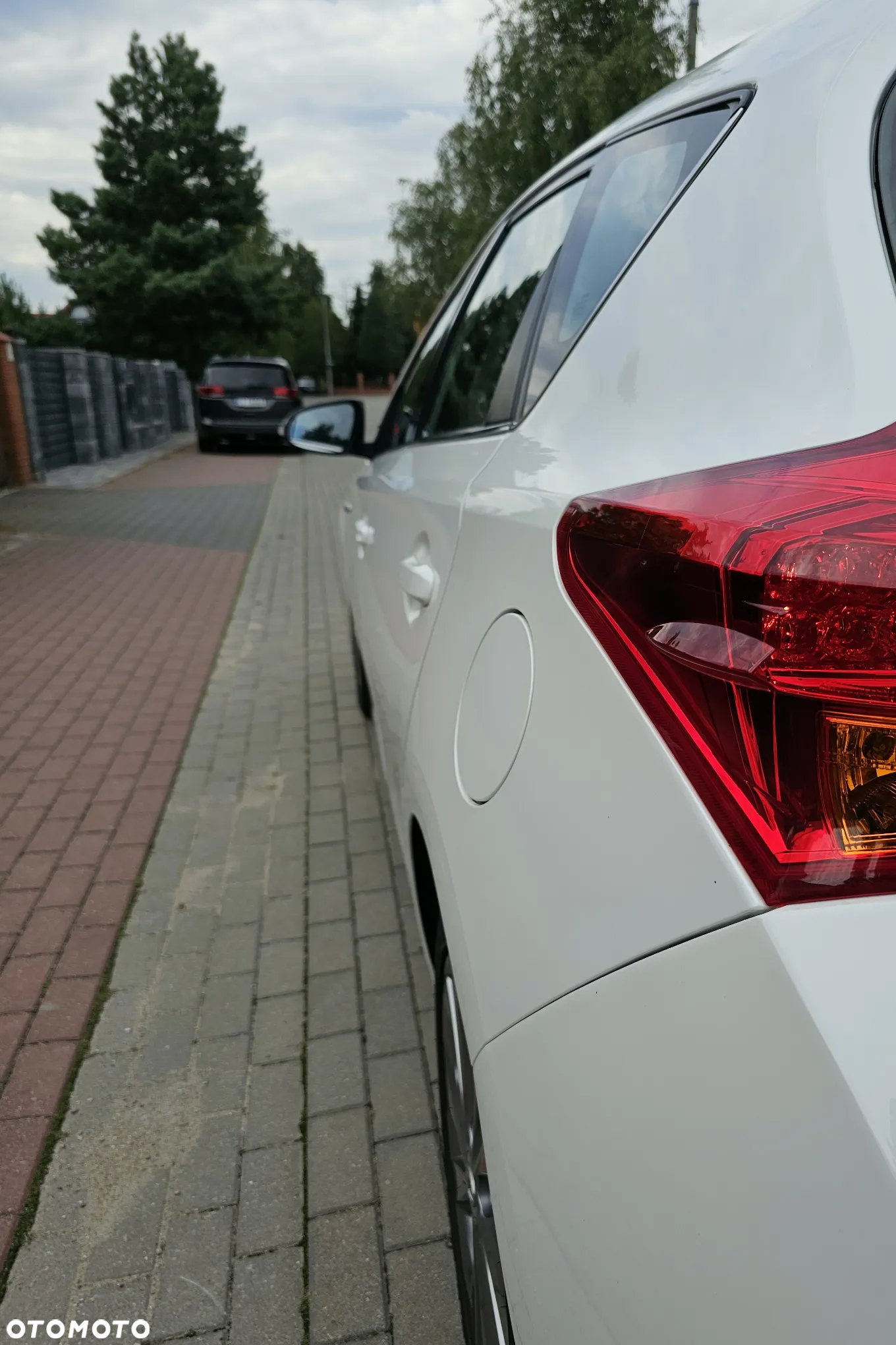 Toyota Auris 1.8 HSD Prestige NAVI - 12