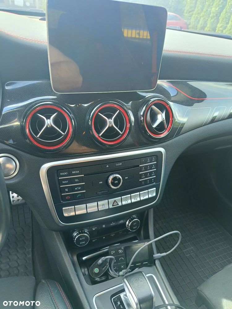 Mercedes-Benz GLA - 23